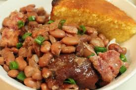Pinto Beans with Smoked Ham Hocks and Cornbread – Authentic Southern Comfort Recipe