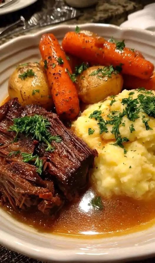 Pot Roast with Potatoes and Carrots – Complete Step-by-Step Recipe